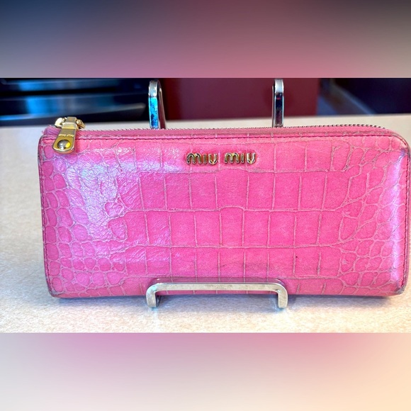 MIU MIU Pink Croc Embossed Leather Long Wallet, Authentic GUC - Picture 2 of 12